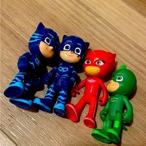 PJ mask figures and owlets glider